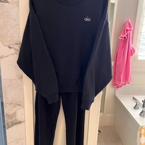 ALO Yoga Black Sweatshirt and Pants Set